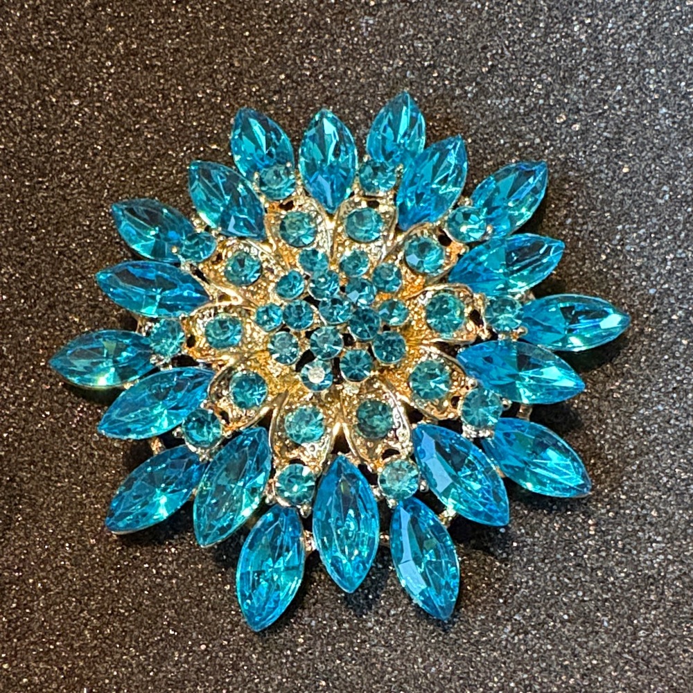 Vintage Sparkling Blue Gem Brooch